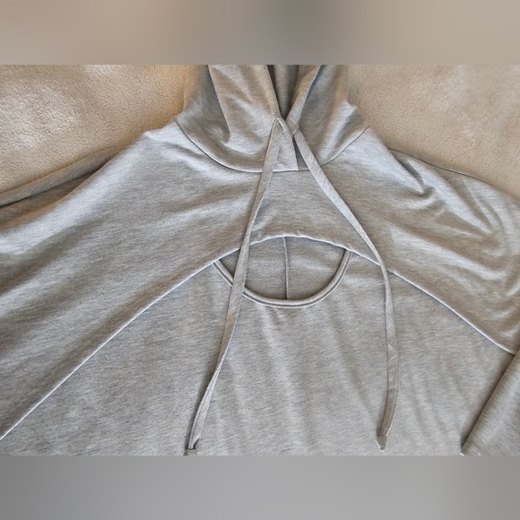 NWOT White Birch 1X Hooded Sweater with cut out - Picture 8 of 11